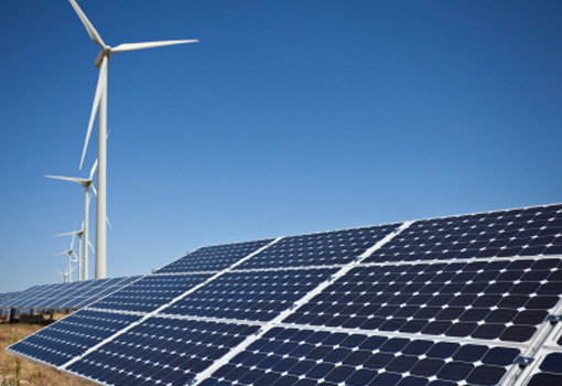 Photo de panneaux solaires et d'éoliennes