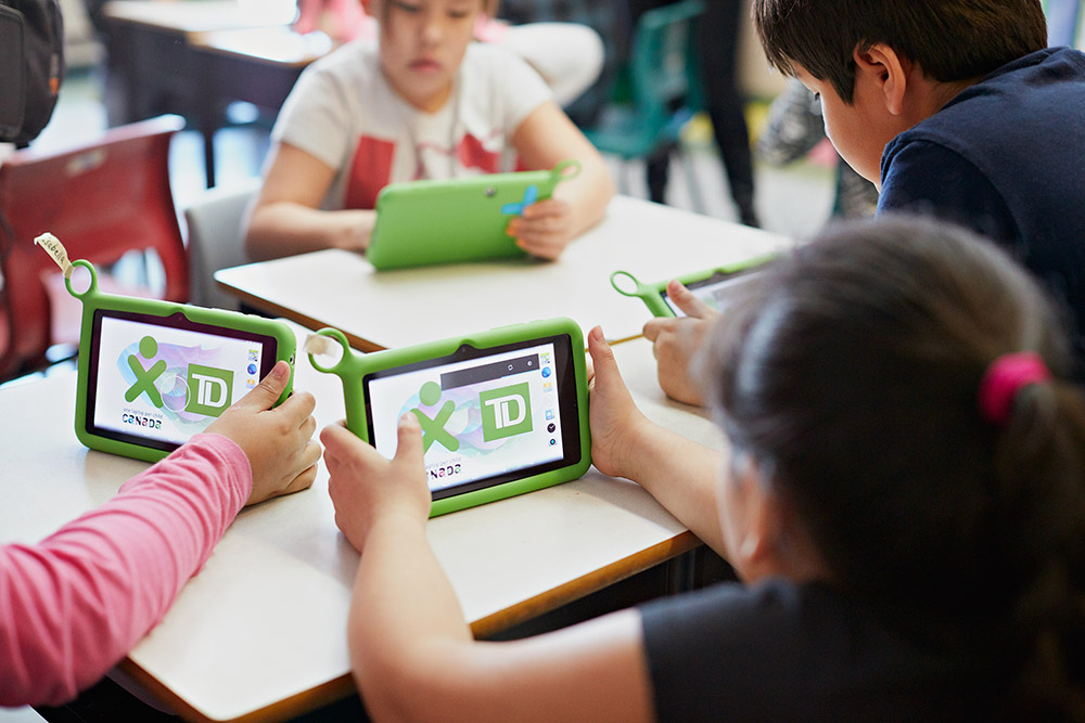 Children with tablet